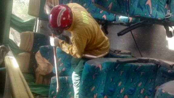 El colectivo que volcó estaba flojo de papeles