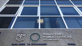 tuvo que llamar a la policia porque su ex le rompia la casa tuvo que llamar a la policia porque su ex le rompia la casa