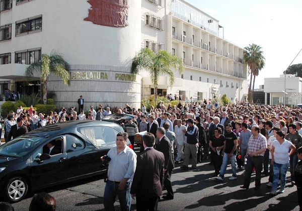 Sepultan los restos de la legisladora en medio de una San Juan conmocionada