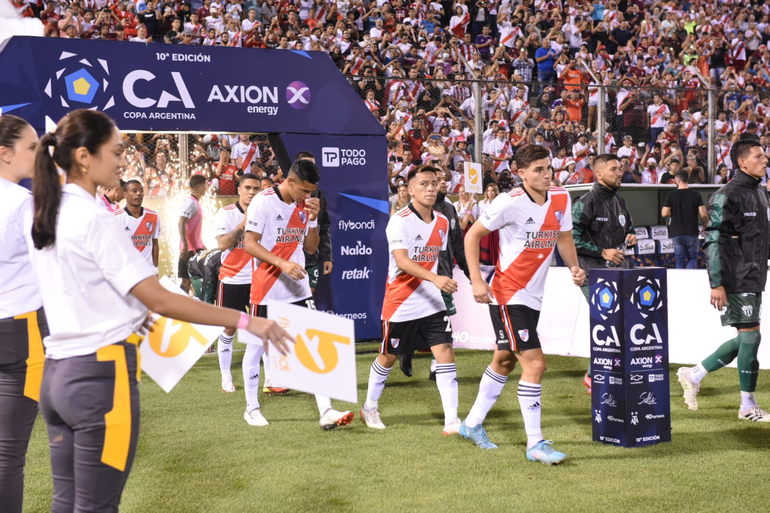 La odisea de dos hermanas: arrojaron las cenizas de su padre cuando salió River y Laferrere