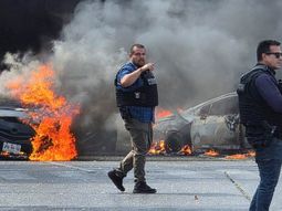 Tras el asesinato del líder narco El Mencho, en la Ciudad de Jalisco, México, se vive una escalada de violencia extrema. Tras el asesinato del líder narco El Mencho, en la Ciudad de Jalisco, México, se vive una escalada de violencia extrema.