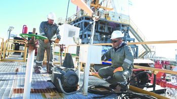 Los sueldos del sector petrolero son los más altos en todo el país, por lo tanto son los más afectados por Ganancias. Los sueldos del sector petrolero son los más altos en todo el país, por lo tanto son los más afectados por Ganancias.