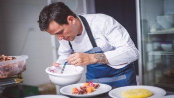 juan cocinando.jpg