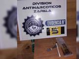 En uno de los kioscos narco de Villa La Angostura fue hallado éxtasis líquido, listo para fraccionar.