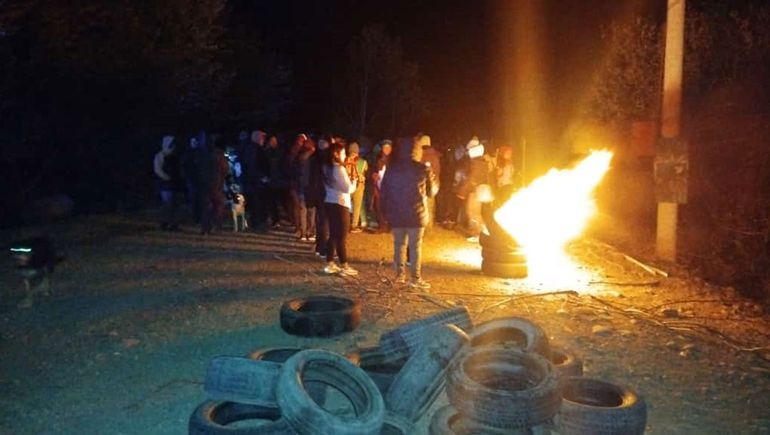 Loncopué no tiene paz: siguen las protestas por los contratos caídos