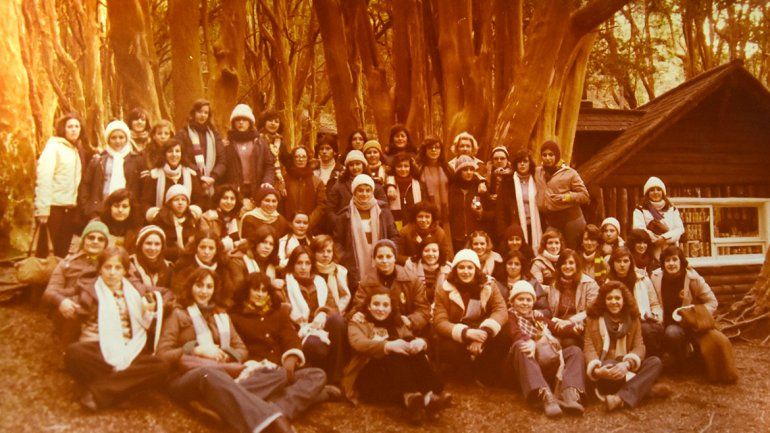 Desde hace 40 años reviven su viaje de egresadas