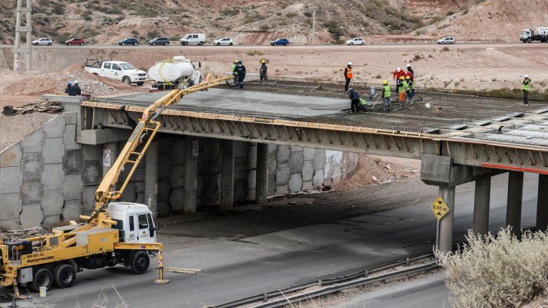 Durante buena parte de la jornada se realizó el llenado de la losa.