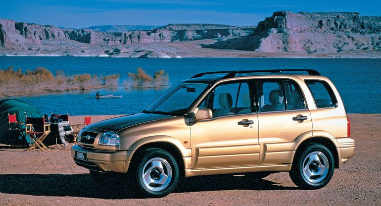 A tono con sus nuevas medidas y prestaciones, para la segunda generación (1998-2005) cambió de nombre y pasó a llamarse Grand Vitara. Foto: Suzuki A tono con sus nuevas medidas y prestaciones, para la segunda generación (1998-2005) cambió de nombre y pasó a llamarse Grand Vitara. Foto: Suzuki