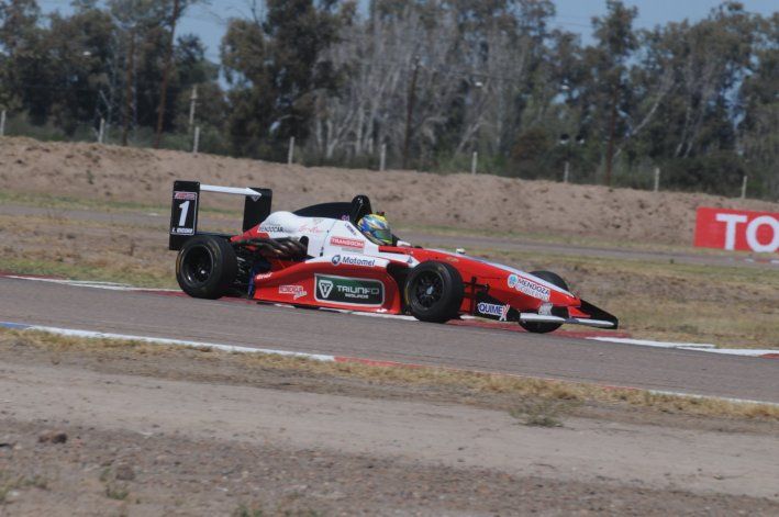 Lucas Vicino regresó con una victoria a la Fórmula 2.0 Renault