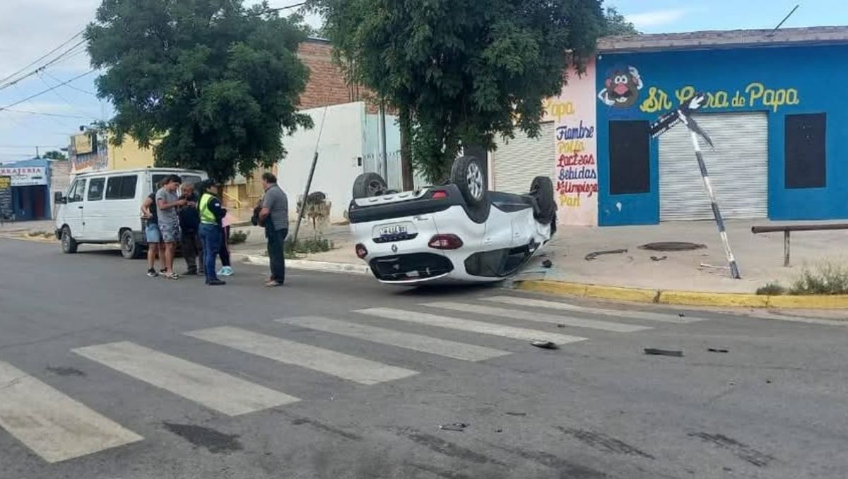 El choque se produjo en pleno centro de Cutral Co / Foto Gentileza
