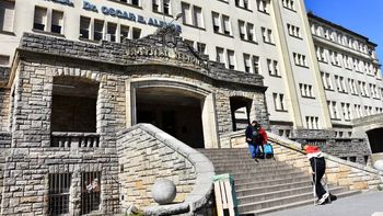 con un tiro en el pecho, camino para pedir ayuda y murio en el hospital con un tiro en el pecho, camino para pedir ayuda y murio en el hospital