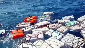 italia: encuentran flotando toneladas de cocaina en el mediterraneo italia: encuentran flotando toneladas de cocaina en el mediterraneo