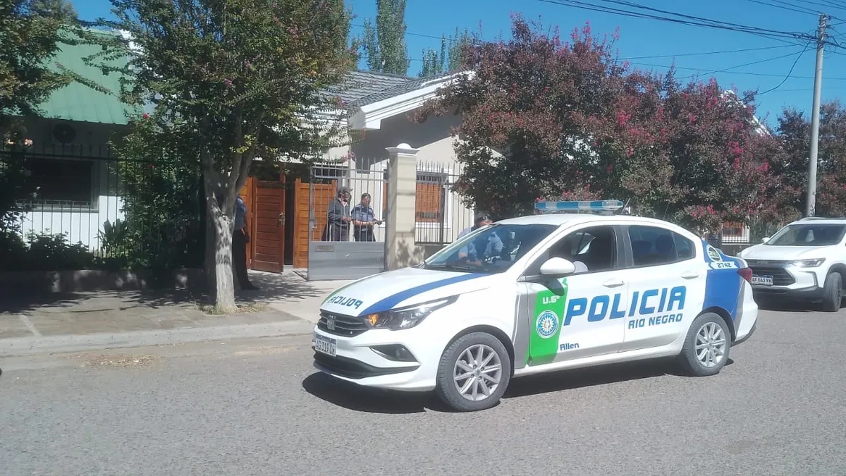Una banda protagonizó el millonario asalto en Allen. Dólares, pesos y joyas, el abultado botín.&nbsp;