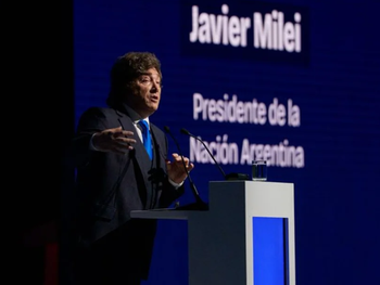 Javier Milei afirmó que la inflación va a bajar debido a que los factores que la aumentan son temporales. Javier Milei afirmó que la inflación va a bajar debido a que los factores que la aumentan son temporales.