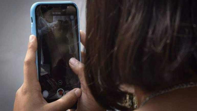 Los dos cabecillas lograron ingresar teléfonos celulares a la cárcel para poder engañar a sus víctimas en las redes sociales. Los dos cabecillas lograron ingresar teléfonos celulares a la cárcel para poder engañar a sus víctimas en las redes sociales. 