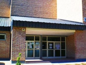 Evacuaron el CPEM 55 de Plottier por un incidente en el laboratorio. Evacuaron el CPEM 55 de Plottier por un incidente en el laboratorio.