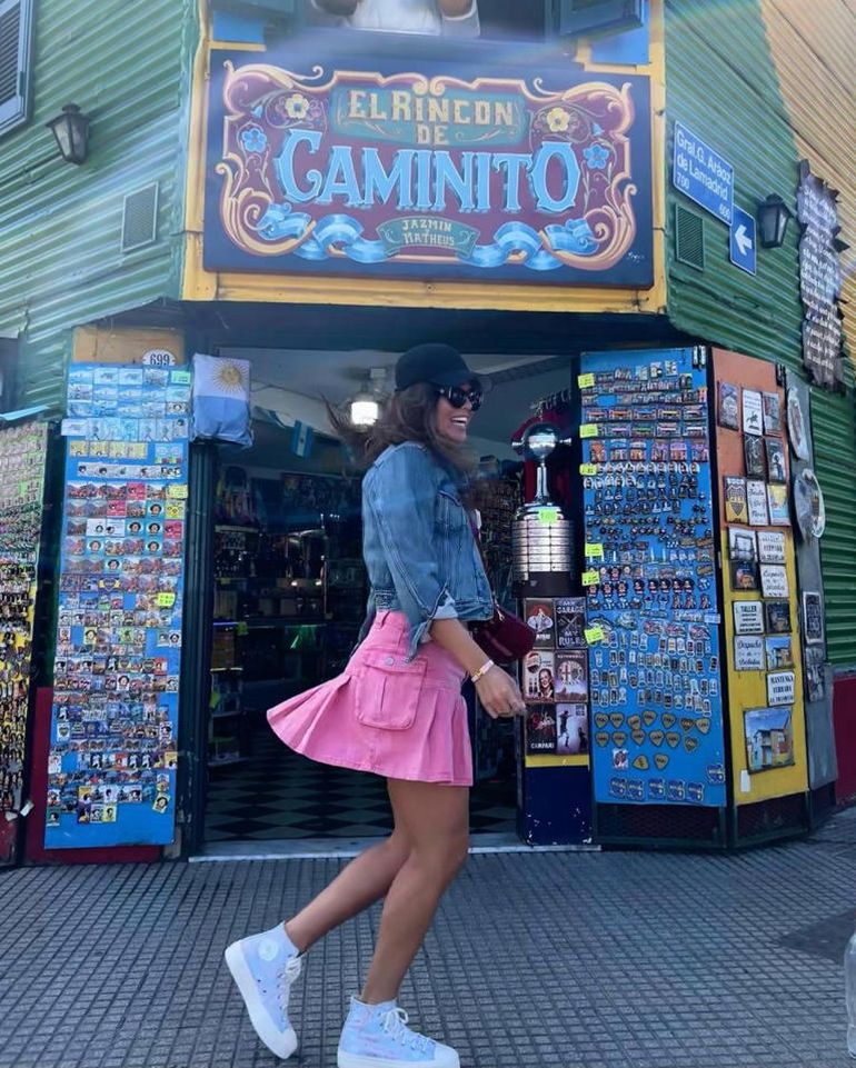 El look que eligió Loly Antoniale para pasear por La Boca