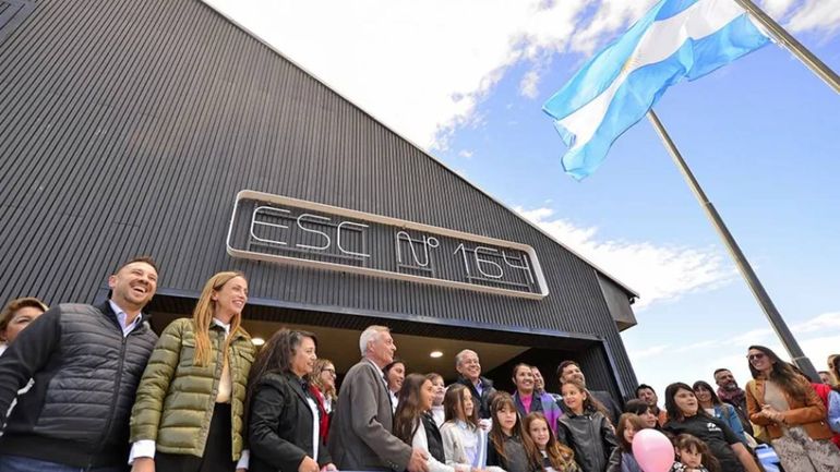 Figueroa inauguró las obras de la escuela que se incendió en Caviahue