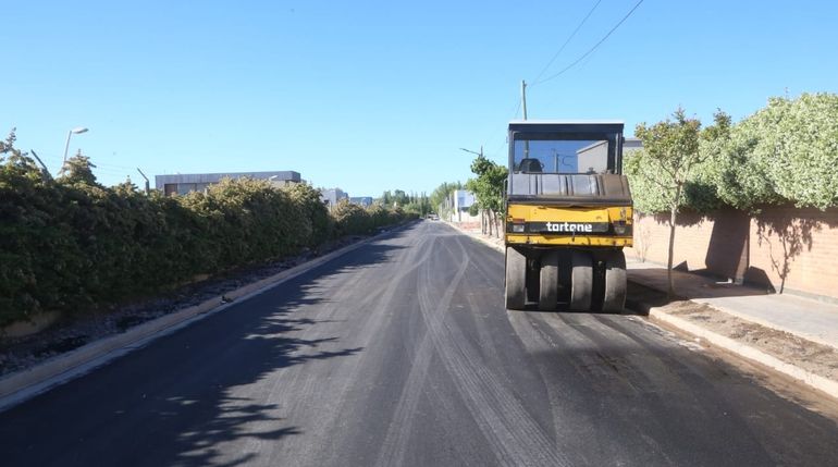 Las obras de pavimentación avanzan en barrio Altos de Limay | LM Neuquen Las obras de pavimentación avanzan en barrio Altos de Limay