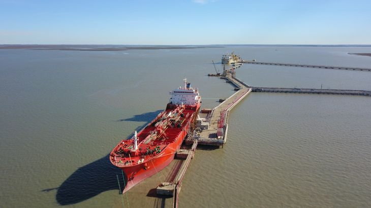 El nuevo oleoducto de Trafigura mejora la log&iacute;stica y permite exportar crudo de Vaca Muerta a Estados Unidos.