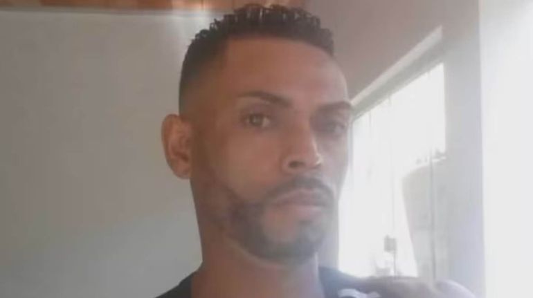 Laudemir de Souza Fernandes, recolector de residuos asesinado por un empresario en medio de una discusión de tránsito. Laudemir de Souza Fernandes, recolector de residuos asesinado por un empresario en medio de una discusión de tránsito.