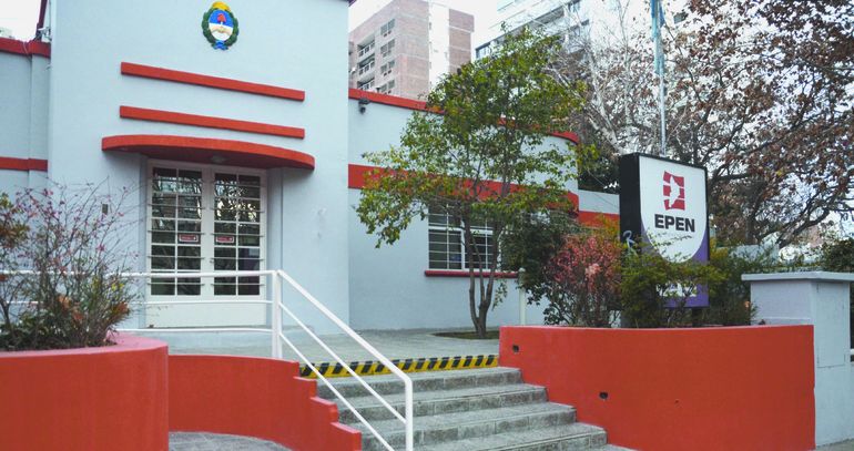 Los trabajadores del EPEN son parte de las ganancias de la empresa y cobran el fondo eléctrico.  Pero para ello se tienen que cancelar las deudas.