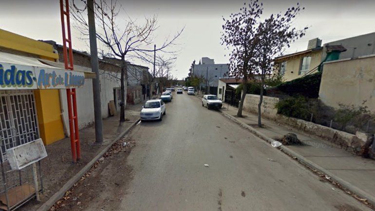 Los asaltaron a punta de pistola durante la madrugada y les robaron todo