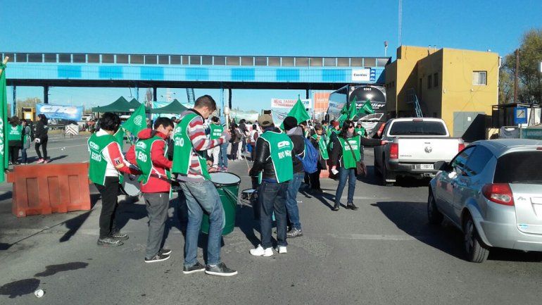 ATE Río Negro levantó el corte parcial que mantuvo en el puente Neuquén-Cipolletti