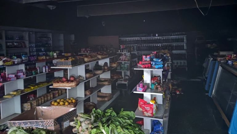 Se incendió un local comercial en pleno centro de Cipolletti