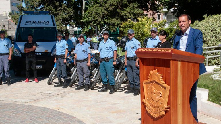 Gutiérrez entregó nuevos vehículos y equipamiento para la Policía