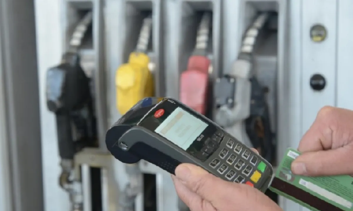 Crece las denuncias por el manejo de las tarjetas a la hora del pago en estaciones de servicio y supermercados