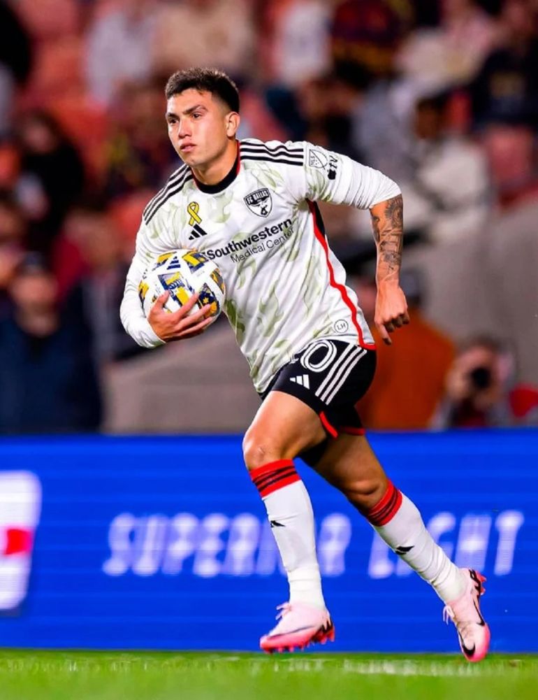 Alan Velasco es el nuevo refuerzo de Boca Alan Velasco es el nuevo refuerzo de Boca