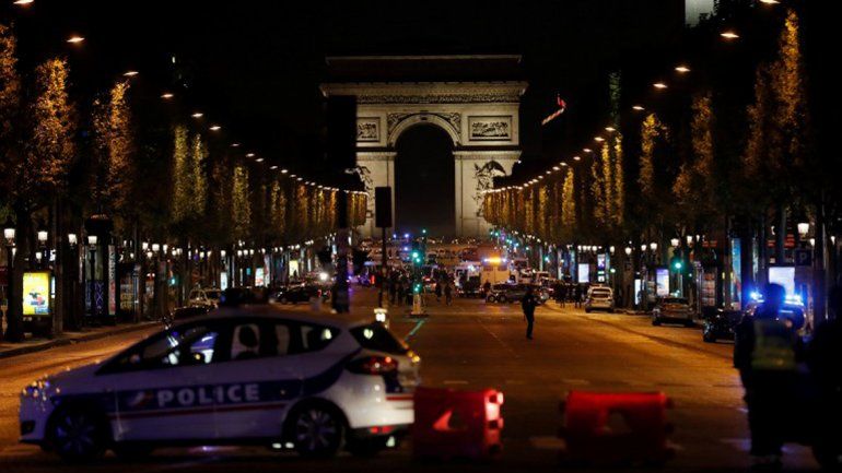 Dos muertos en un tiroteo en París: el ISIS se adjudicó el ataque
