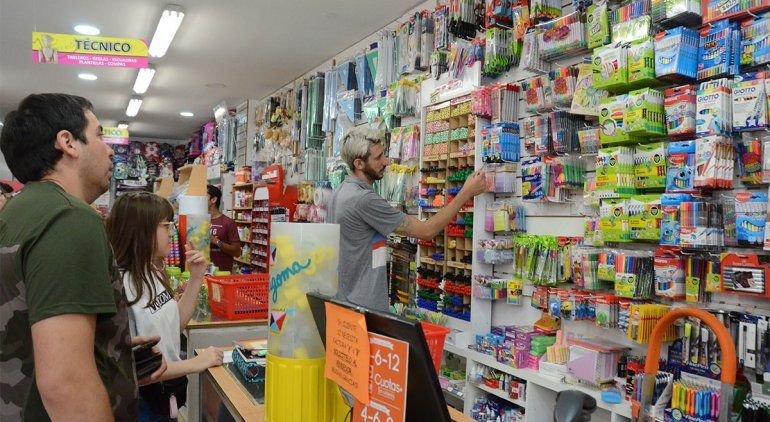 Compran útiles escolares con descuento y en cuotas