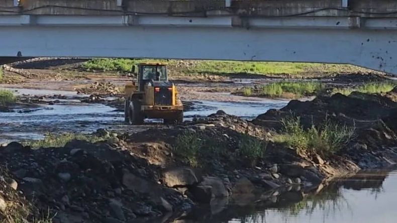 El EPAS avanza con la normalización del servicio de agua en el norte neuquino. | LM Neuquen El EPAS avanza con la normalización del servicio de agua en el norte neuquino.
