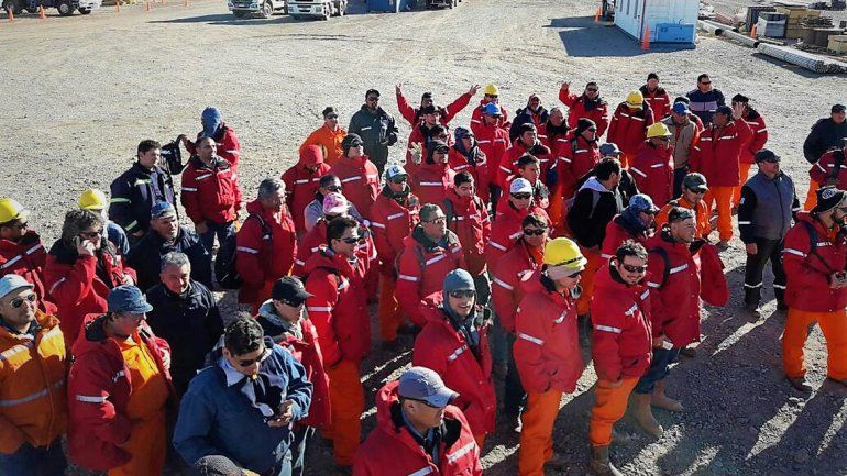 Los obreros se manifestaron ayer en la base de operaciones de Techint en el área Fortín de Piedra.