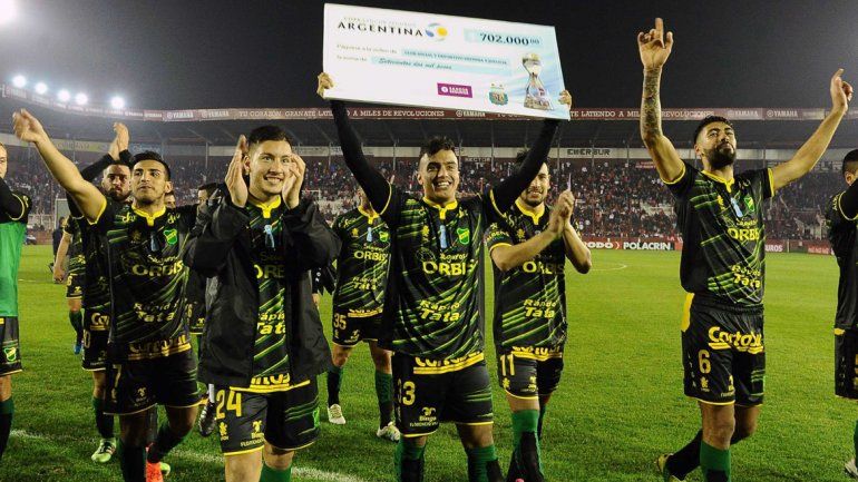 Dura caída de Independiente en manos del Halcón de Varela. Fue el primer partido oficial del Mariscal como DT.