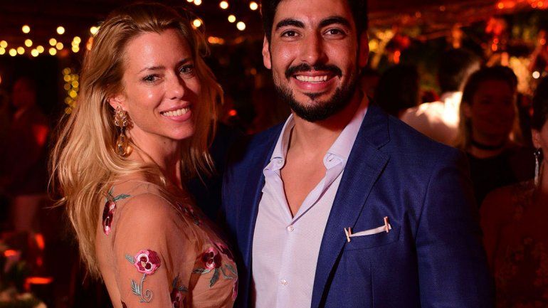 La pareja apuesta a su amor.