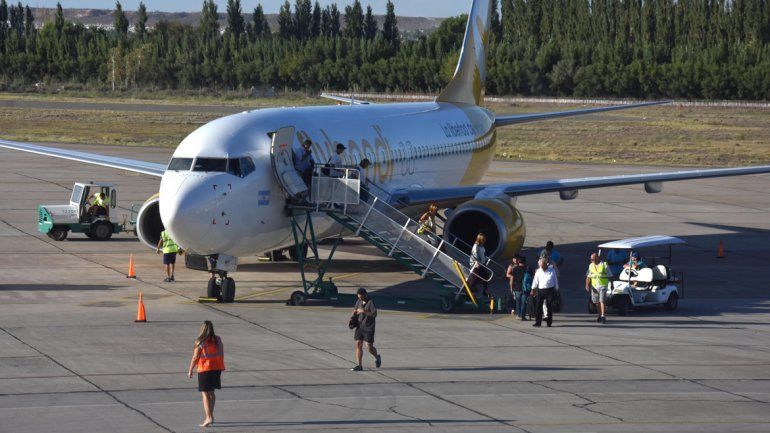 Llegó el primer vuelo de Flybondi a Neuquén: ¿qué dijeron los pasajeros?