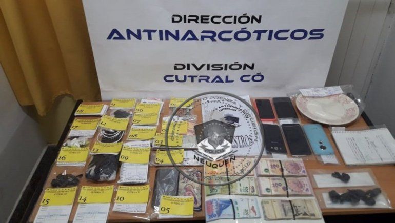 Reventaron dos kioscos narcos en Plaza Huincul