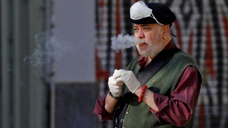 Advirtieron que fumar puede transmitir COVID