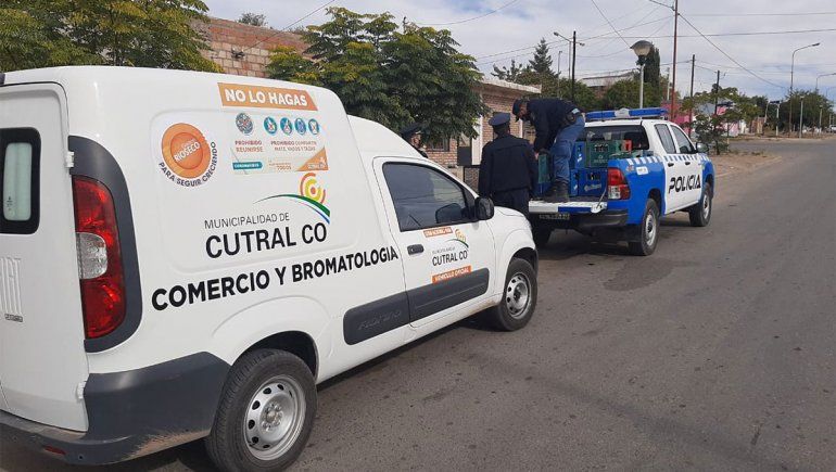 La policía secuestró grandes cantidades de alcohol.