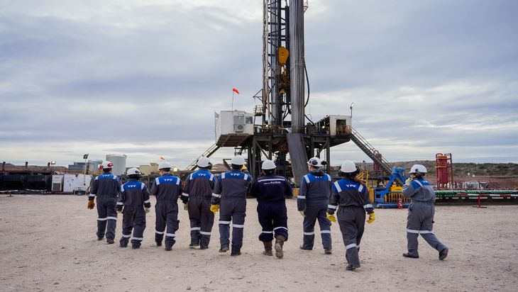 Así es un día en Loma Campana, el yacimiento que YPF comenzó a operar en 2013. Así es un día en Loma Campana, el yacimiento que YPF comenzó a operar en 2013.