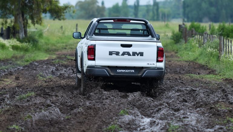 RAM Dakota. RAM Dakota.