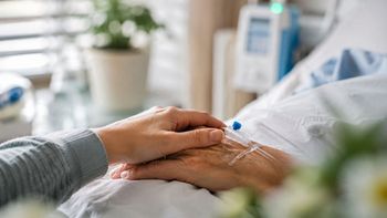 El debate sobre la eutanasia volvió a instalarse en Argentina a partir de una campaña que busca impulsar una ley para regular la asistencia médica para morir. El debate sobre la eutanasia volvió a instalarse en Argentina a partir de una campaña que busca impulsar una ley para regular la asistencia médica para morir.