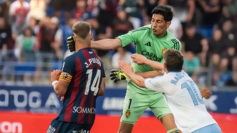 La durísima sanción a Esteban Andrada en el ascenso español por la trompada que pegó.