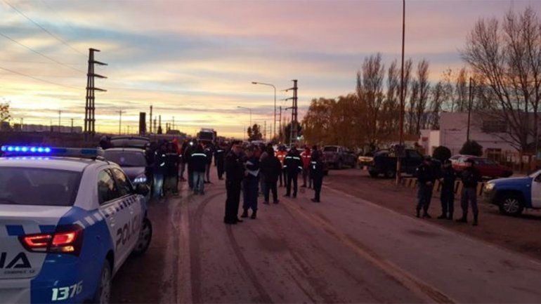 Desocupados de Uocra cortaron la Ruta 22 en el ingreso de Plaza Huincul por la reactivación de una obra