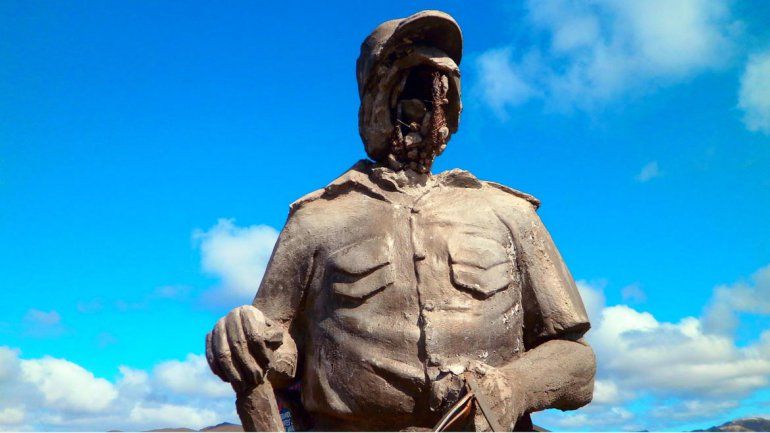 La estatua sin cara del sargento Aigo.