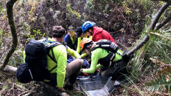 Dos científicos sobreviven ocho días en un bosque