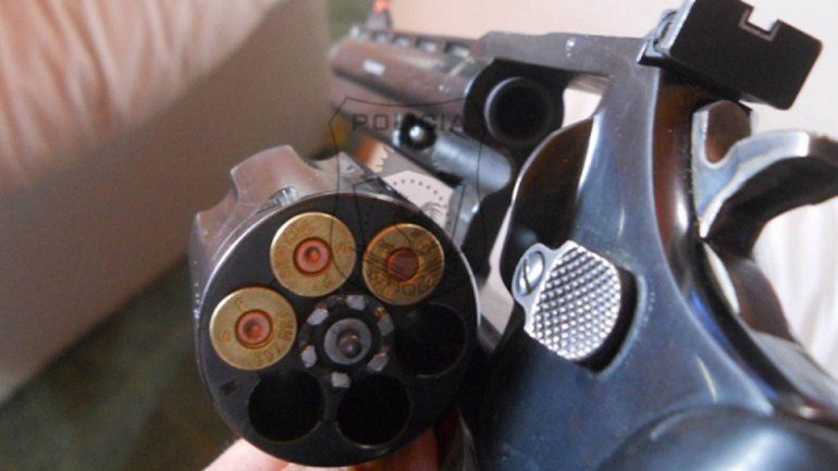 Detuvieron a un hombre con un arma de grueso calibre